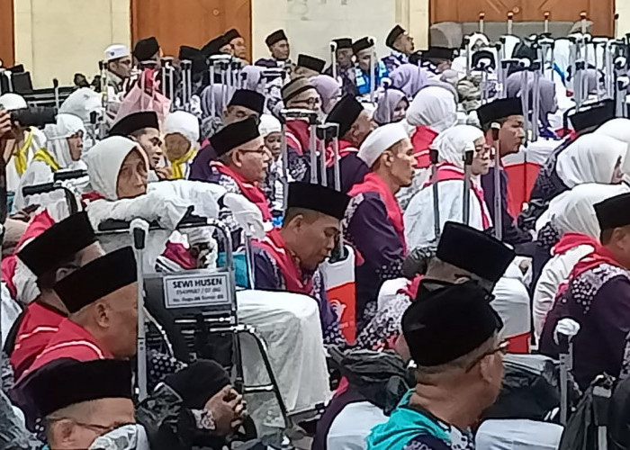 Setelah Menunggu 12 Tahun, Akhirnya Nenek Sewi Bisa Berangkat Haji