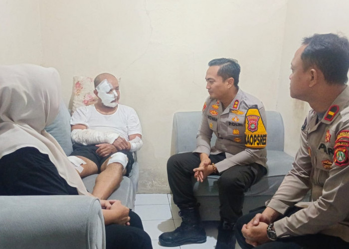 Peringati HPN, Jajaran Polres Bandara Soetta, Besuk Wartawan yang Mengalami Kecelakaan