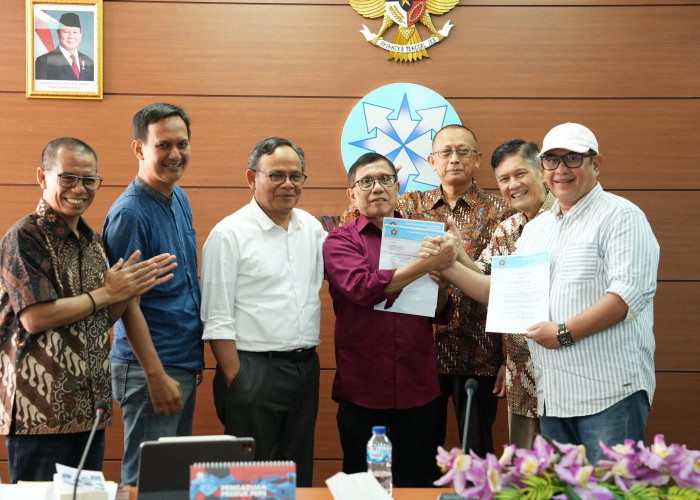Disaksikan Dewan Pers, PWI Tandatangani Panitia Bersama Kongres Persatuan