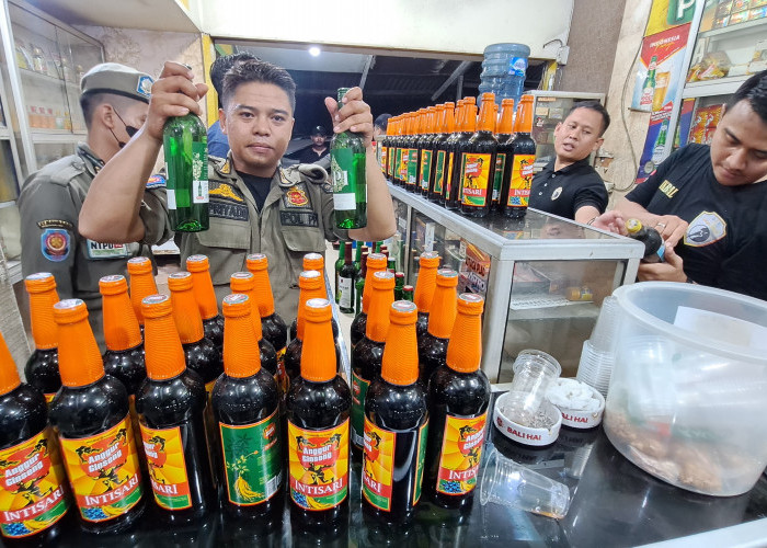 1.954 Botol dan 241 Kaleng Minol Diamankan Satpol PP dari Toko Kelontong dan Warung Jamu