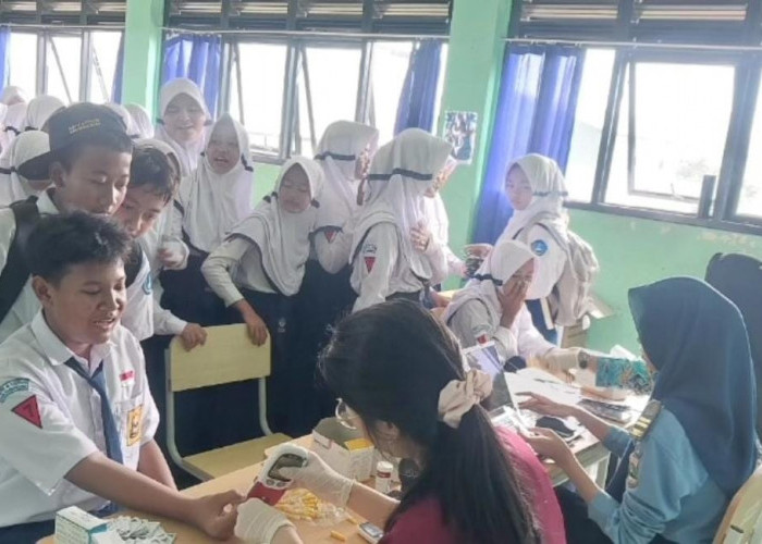 Tinggi Badan Siswa SMPN 4 Curug Diukur 