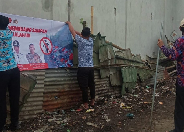 Pemdes Sarakan Gelar Aksi Kerja Bakti, Bersihkan Tumpukan  Sampah di Area Makam Kepuh Pisangan