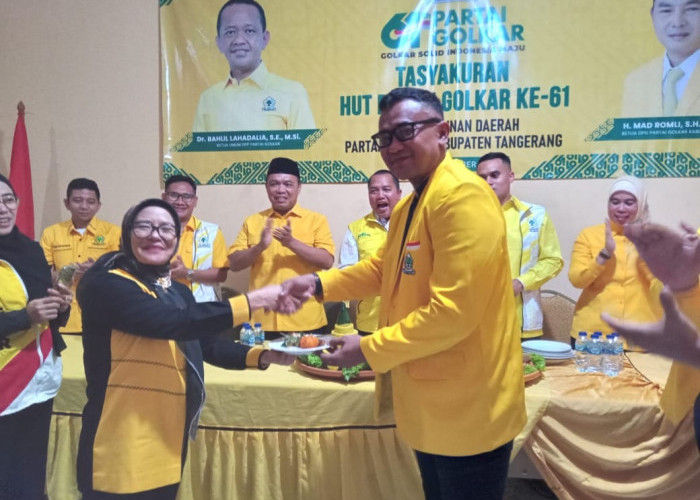 Peringati HUT ke-61, Golkar Tasyakuran Potong Tumpeng, Golkar Gelar Baksos Secara Masif