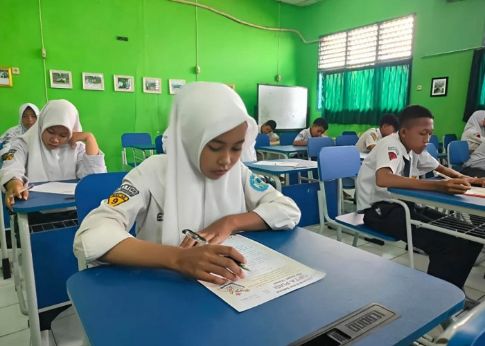 SMPN 1 Kemiri, Isi Bulan Bahasa dengan Lomba Puisi