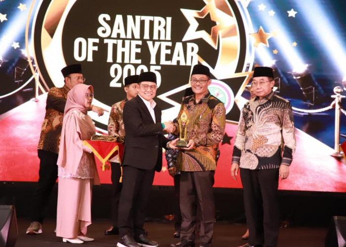 Rektor Ishom Sabet Penghargaan Santri Inspiratif 