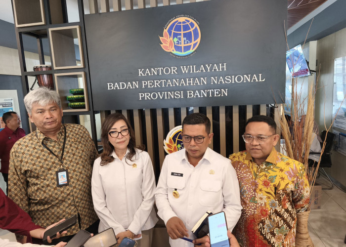 Gubernur Akan Tertibkan Bangunan Pinggir Kali