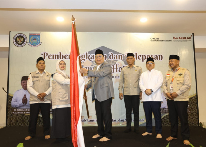 Benyamin Minta Jamaah Haji Fokus Ibadah, Lepas Kloter Pertama Jamaah Haji Asal Kota Tangsel