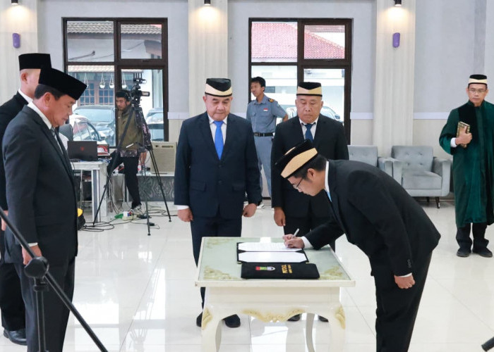 Erwin Mawandy Pimpin Bappeda, Ujang Sudiartono Kepala DPKP, Bupati Tangerang Lantik Pejabat Baru