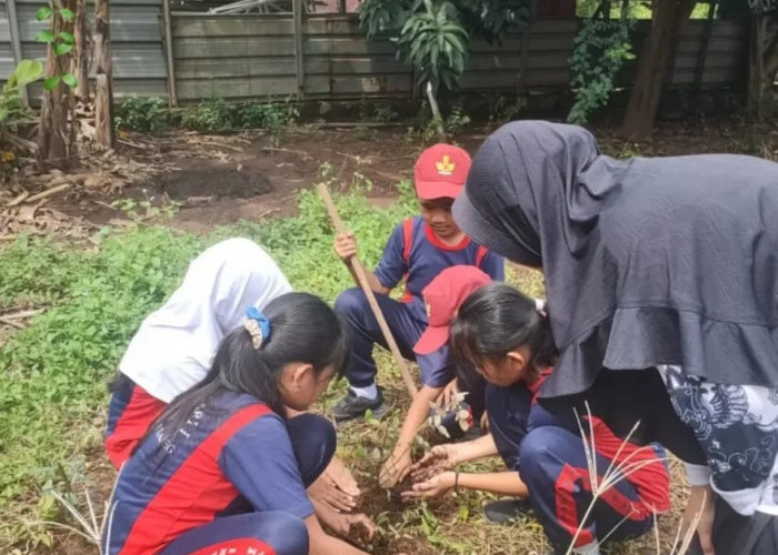 SDN Mekarsari I Rajeg Peduli Lingkungan Lewat Aksi Bersih Sekolah