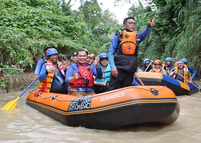 Sungai Cibanten Dangkal dan Penuh Sampah