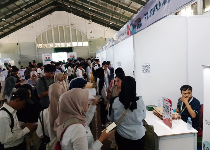 1.900 Pencaker Berebut Pekerjaan