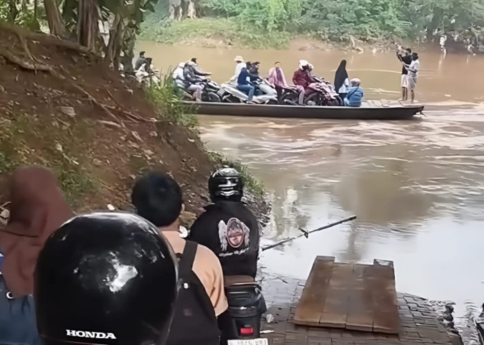 Perjuangan Warga Teluknaga Menuju Pakuhaji, Menggunakan Perahu Eretan Akibat Jembatan Kalibaru Rusak