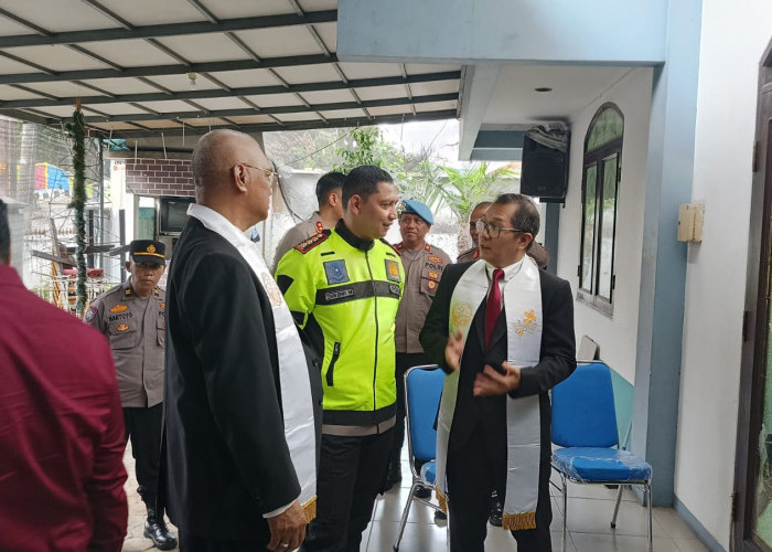 Kenaikan Isa Al-Masih, Kapolres Metro Tangerang Kota Naik Motor Pantau Gereja