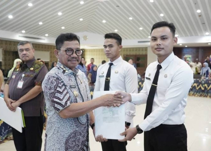 Dua CPNS Resmi Jadi PNS, Sachrudin Tekankan Integritas dan Pelayanan
