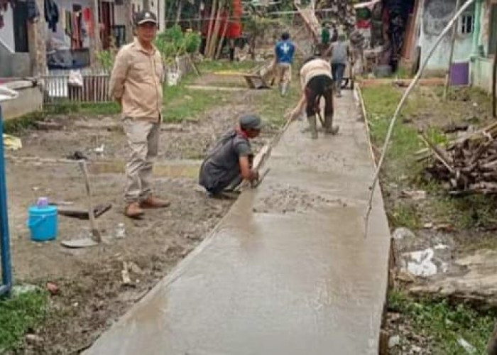 Manfaatkan Dana Desa, Pemdes Cirumpak Bangun Jalan Beton