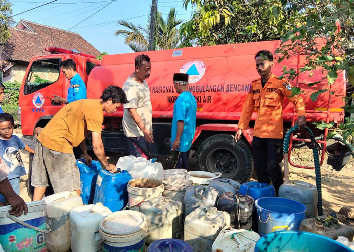 BPBD Provinsi Banten Salurkan Air Bersih ke 448 Kampung Terdampak Kekeringan