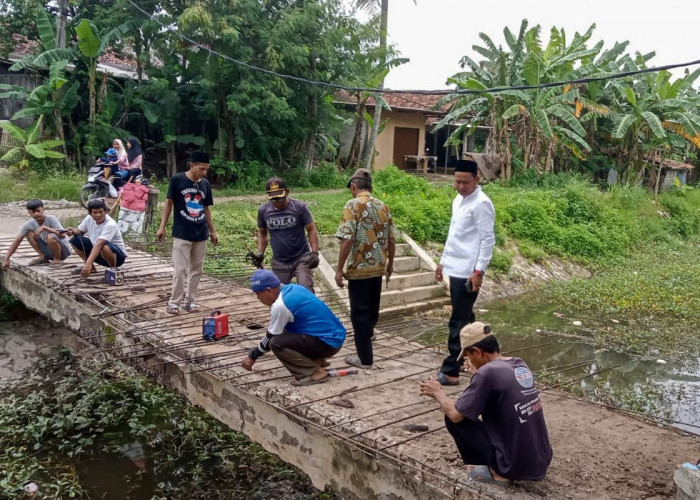 Usulan Tak Terealisasi, Pemdes Buniayu dan Warga Bangunan Jembatan Pakai Dana Swadaya