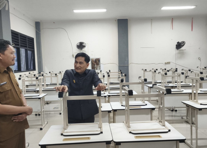 Setelah Viral, SMKN 8 Diberi Meja Kursi Baru