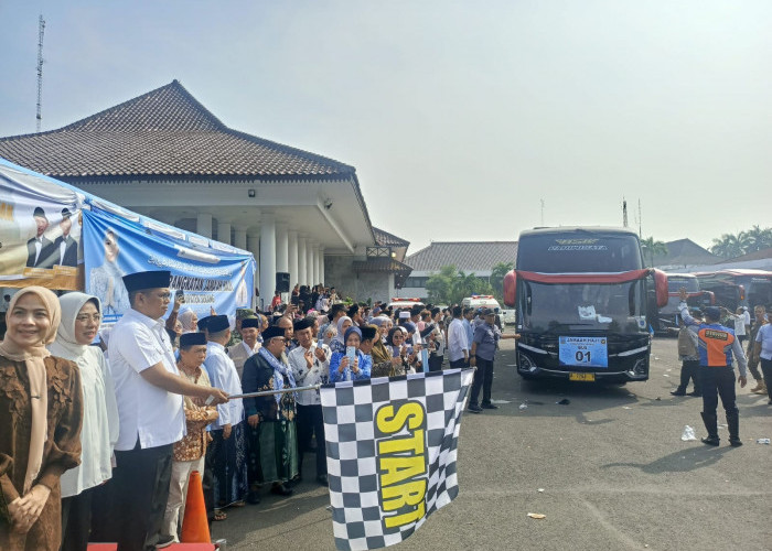 Bupati Zakiyah Titip Doa ke Jemaah Calon Haji