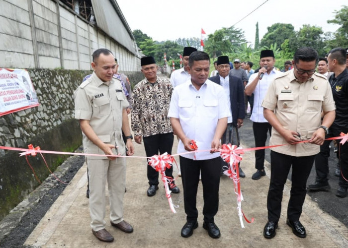 Gubernur Resmikan Betonisasi di Kawasan Industri Jatiuwung