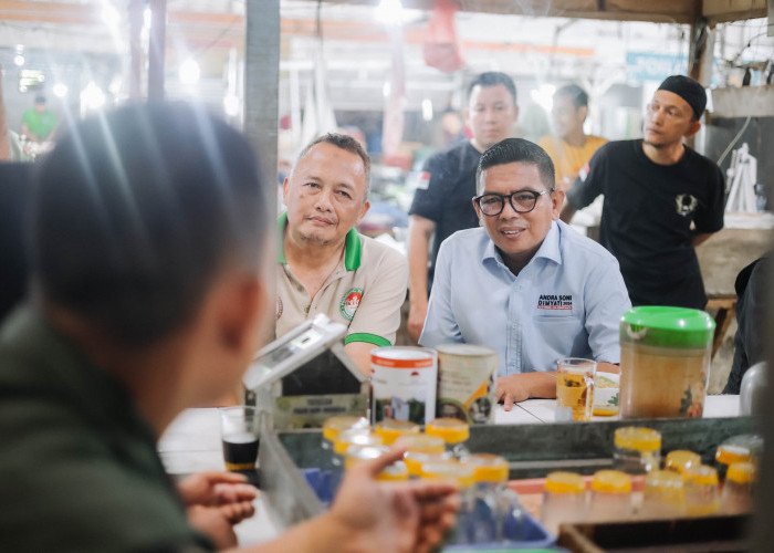 Cagub Banten Andra Soni Blusukan di Pasar Ceger Tangsel, Serap Aspirasi Pedagang