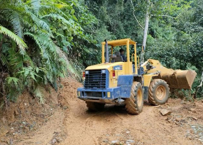 Antisipasi Longsor, UPT PJJ Lebak DPUPR Banten Siagakan Alat Berat