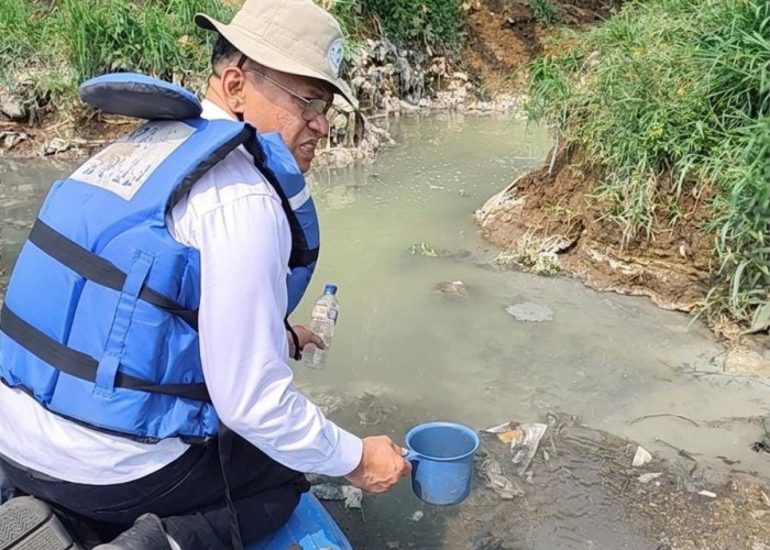 Terkait Dugaan Pencemaran Sungai Cisadane, DLHK Banten Uji Laboratorium Limbah Tiga Pabrik
