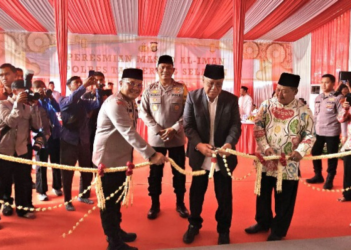 Wakapolda Metro Jaya Resmikan Masjid Al-Iman Aspol Pakujaya