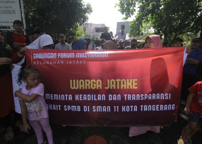 Puluhan Siswa Tidak Lolos Jalur Domisili, Warga Geruduk SMAN 11 Kota Tangerang 