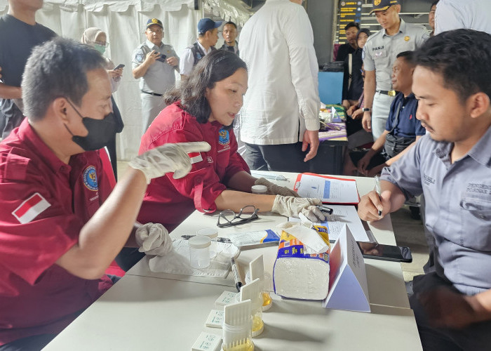 Belasan Pengemudi Bus di Pondok Cabe Dites Urine