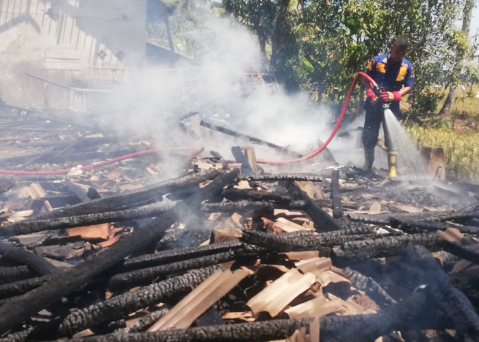 Diduga Korsleting Listrik, Ponpes Al Istiqomah di Lebak Habis Terbakar 