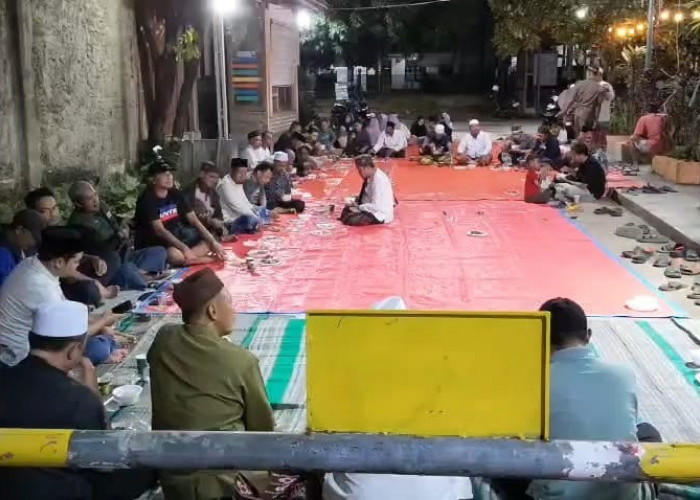 Warga Bangun Jalan Beton Secara Swadaya