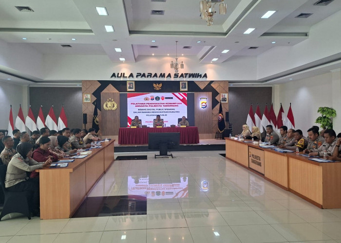 Latih Anggota Keterampilan Public Speaking, Komitmen Peningkatan Pelayanan Publik