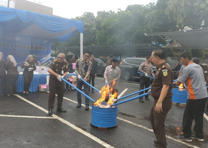 Kejari Serang Musnahkan Barang Bukti Perkara, Dari Sabu hingga Ribuan Obat Terlarang