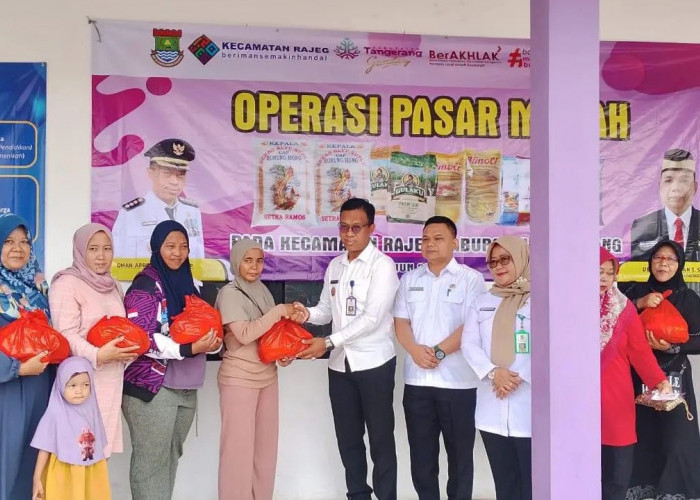 Operasi Pasar, Ribuan Paket Sembako Dijual Murah di Rajeg