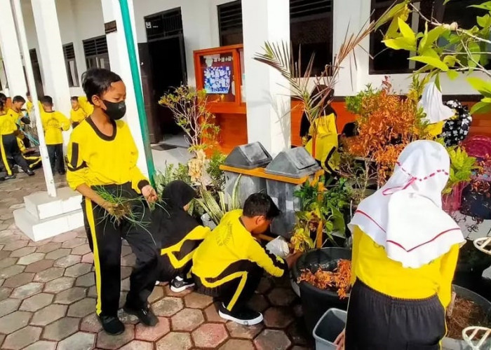 SDN Jambe II Kompak Jaga Lingkungan dengan Kerja Bakti