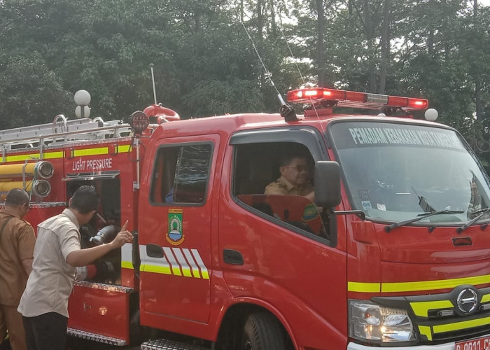 BPBD Tambah 8 Unit Armada Damkar