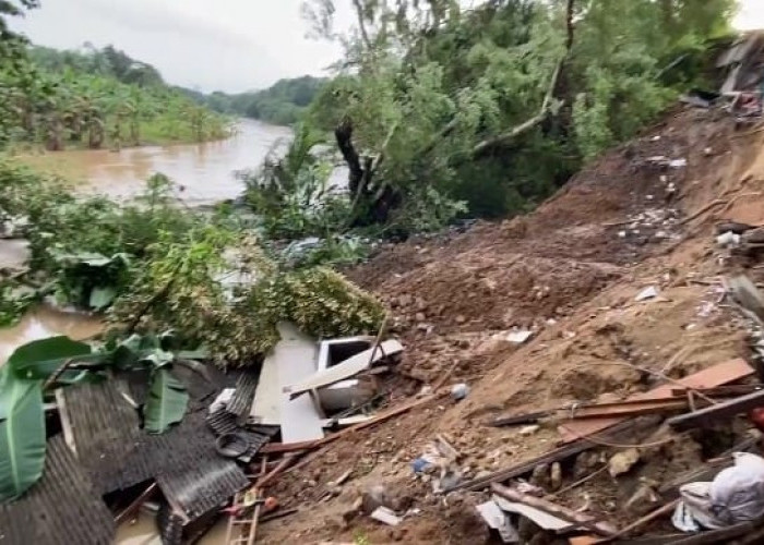 Abrasi Sungai Ciujung, Rusak Lima Rumah Warga 