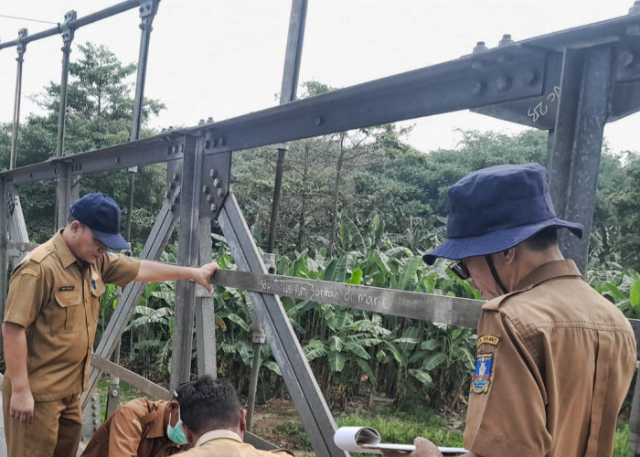 DLH Ambil Sampel Saluran IPAL Perusahaan