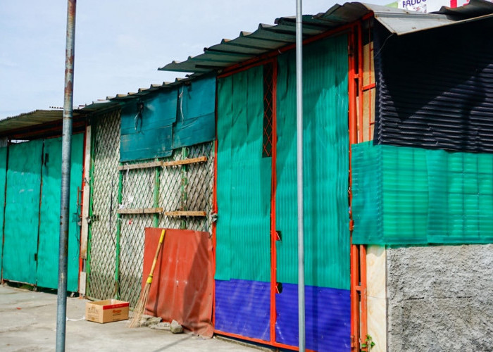 Pertokoan Tutup Dampak Demo di Tugu Mauk