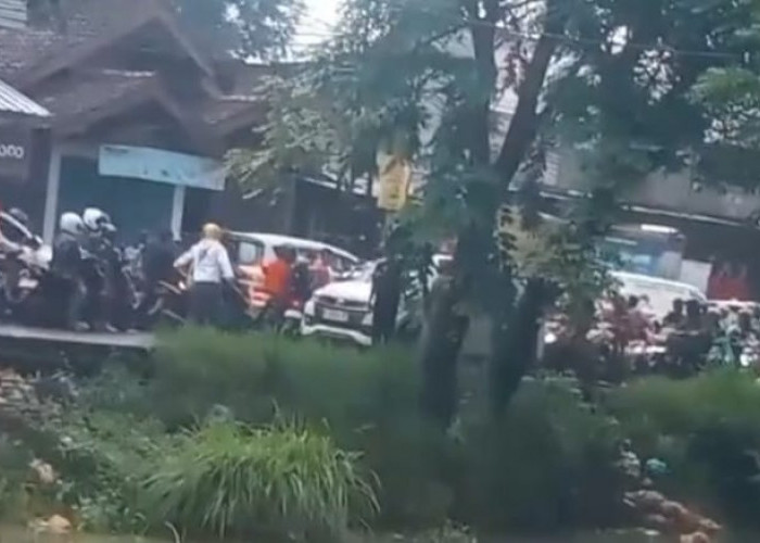 Perbaikan Jalan Cadas Baru Mendesak, Solusi Atasi Kemacetan Parah di Pasar Kemis dan Rajeg
