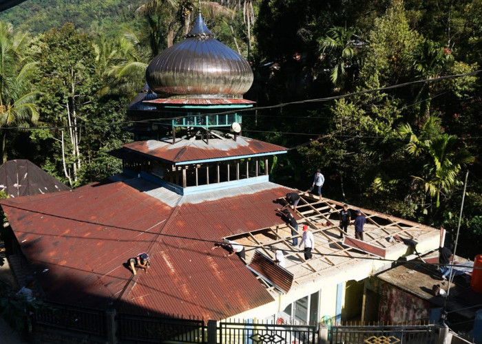 Relawan Kota Tangerang Perbaiki Masjid di Sumbar