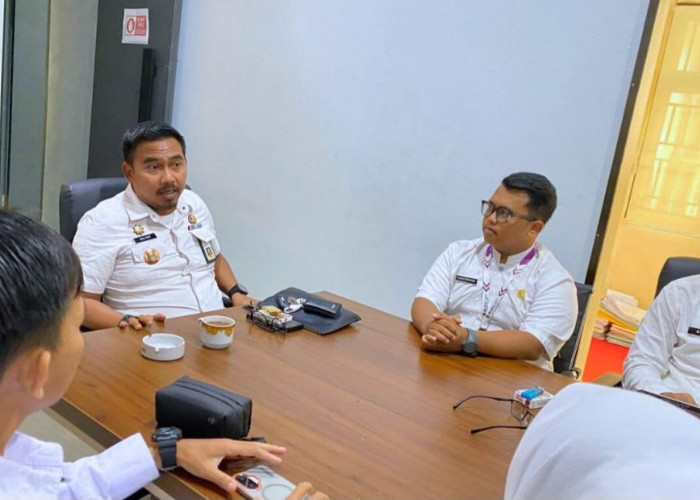 Luncurkan Call Center WhatsApp Adminduk