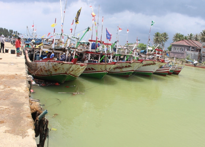 Tingkatkan Tangkapan Ikan, Pemkab Lebak Salurkan Bantuan Sarana Nelayan