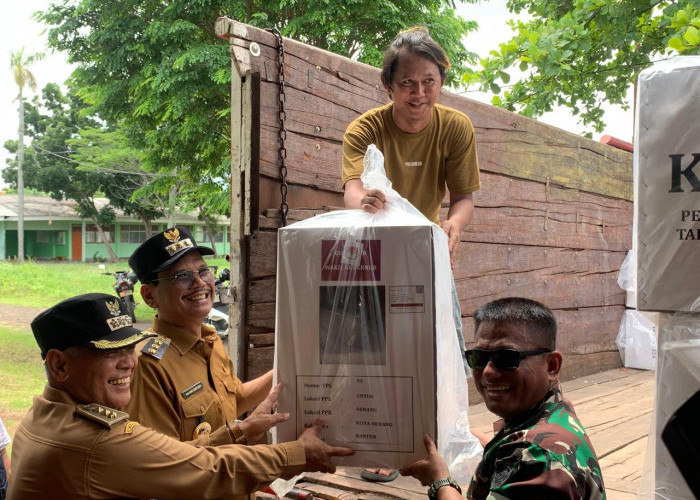 Pastikan Kesiapan Pilkada, Nanang Tinjau Pendistribusian Logistik