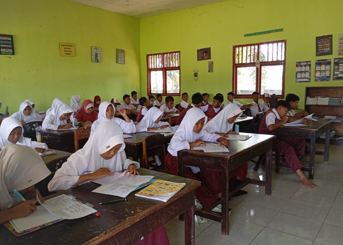 Laksanakan Sumatif Tengah Semester, Untuk Evaluasi Pembelajaran Siswa SDN Kemiri I