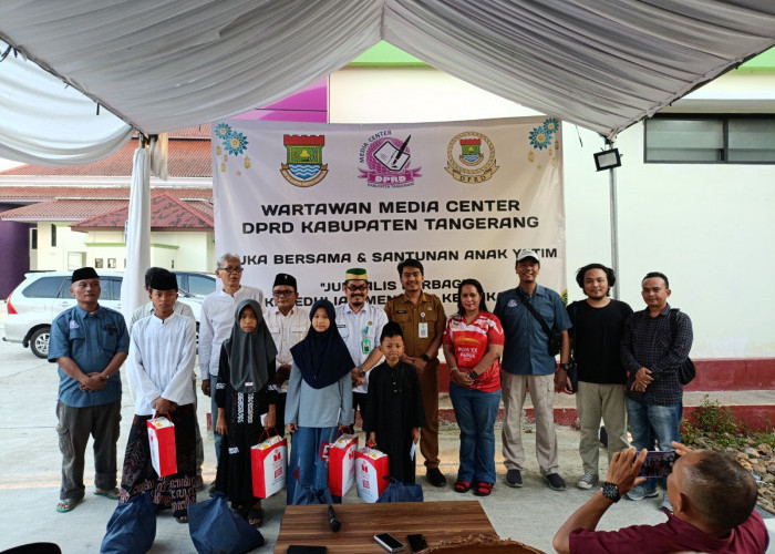 Media Center DPRD Gelar Santunan Yatim