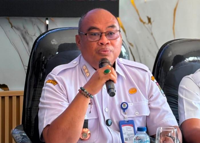 Camat Pasar Kemis Ingatkan Aparatur Responsif Tangani Masalah Warga