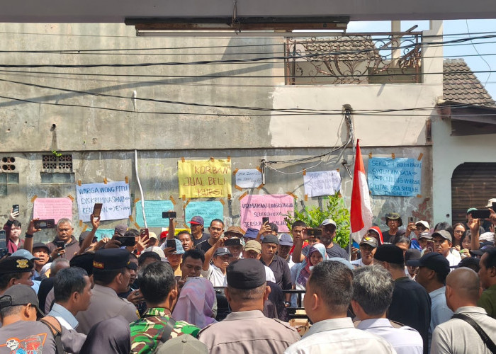 Anak Tidak Diterima Sekolah, Ratusan Warga Geruduk SMAN 3 Tangsel