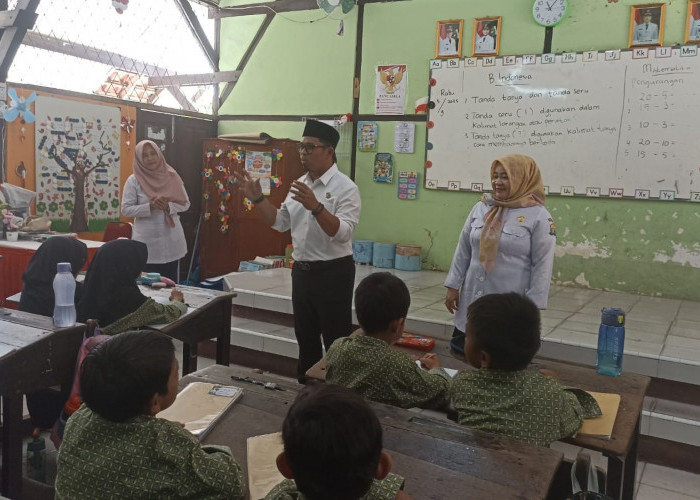 Kadindikbud Tancap Gas Kunjungi Sejumlah Sekolah